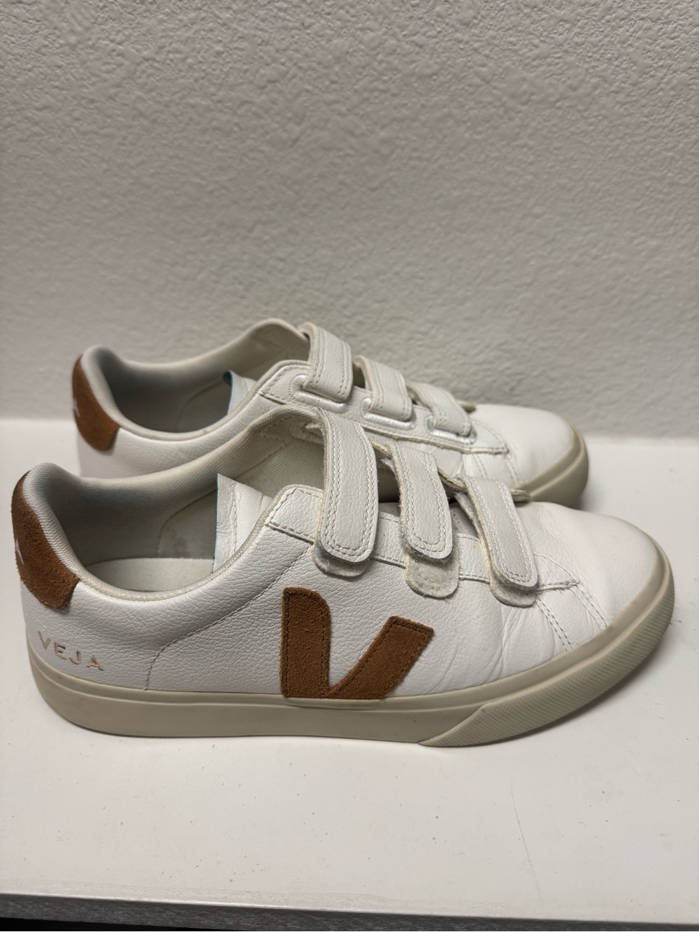 Veja Women’s Recife Logo Sneakers
